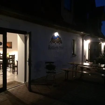 Radler's Hof בית הארחה 3*